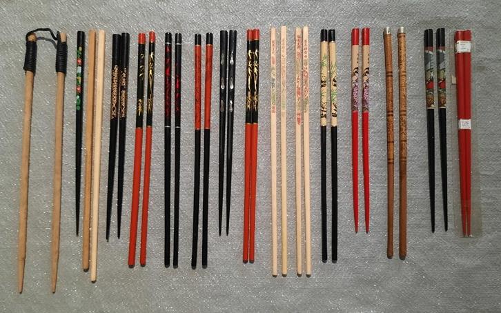 CHINEES - JAPANS EETSTOKJES - CHOPSTICKS - HASHI., Huis en Inrichting, Keuken | Bestek, Zo goed als nieuw, Los bestek, Overige materialen