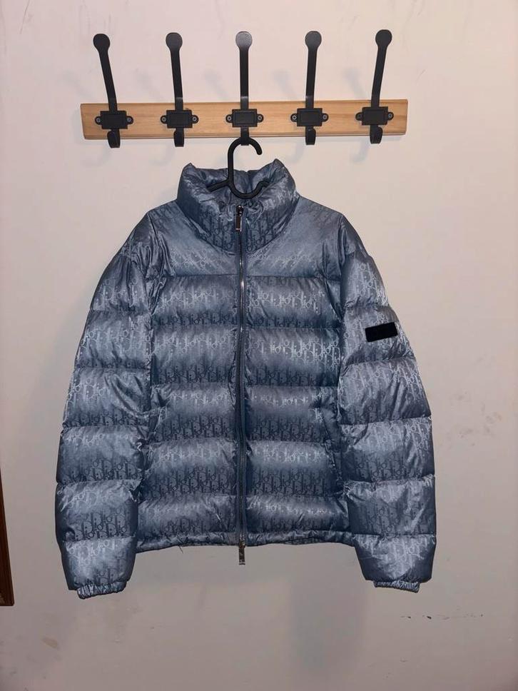Dior Puffer Jacket – Babyblauw – Maat S – High-End Luxury, Kleding | Heren, Jassen | Zomer, Zo goed als nieuw, Maat 46 (S) of kleiner