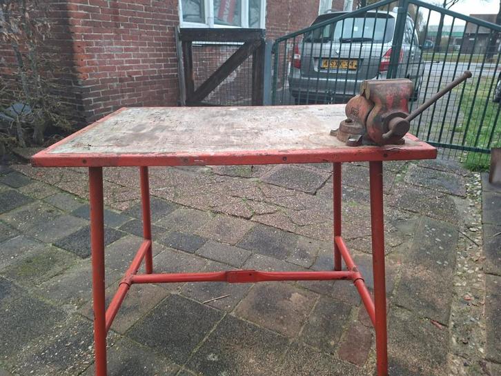 Zware Inklapbare Werkbank met Bankschroef, Doe-het-zelf en Verbouw, Werkbanken, Gebruikt, 70 tot 120 cm, Bankschroef, Inklapbaar