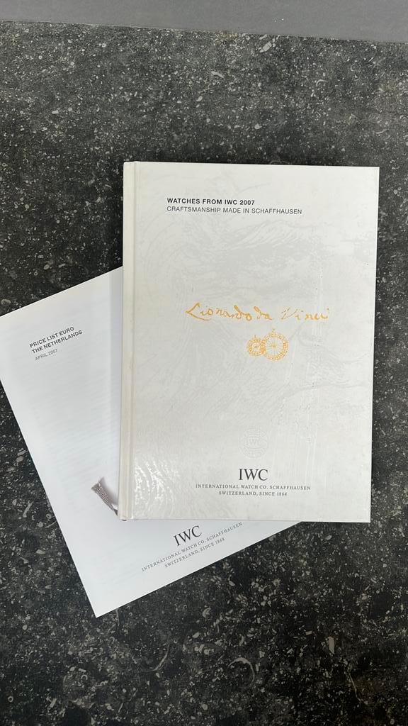 IWC Catalogus 2007 + Prijslijst - Hardcover Editie, Boeken, Catalogussen en Folders, Zo goed als nieuw, Catalogus, Ophalen of Verzenden