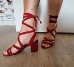 Rode suède Sandaal Sacha 38, Zo goed als nieuw, Sacha, Rood, Sandalen of Muiltjes
