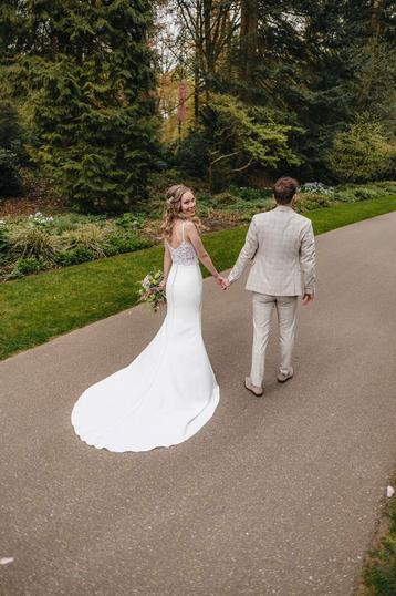 Trouwjurk minimalistich romantisch beschikbaar voor biedingen