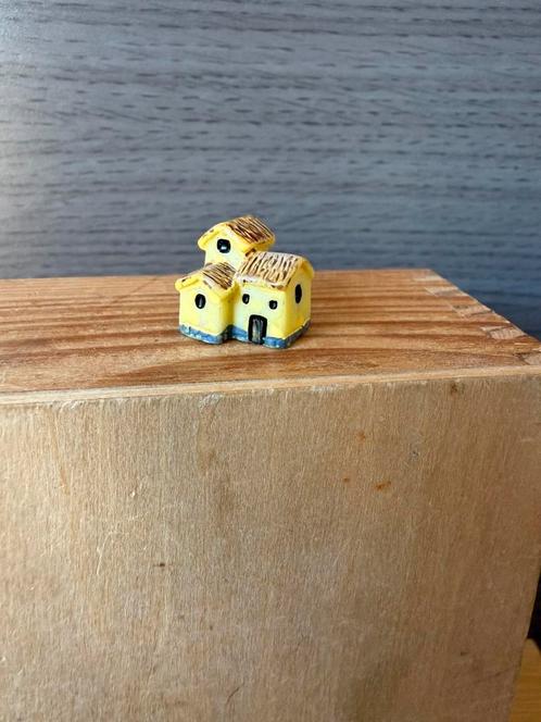 Mini huisje - hxbxd 1.7x1.8x1.5cm - kunststof, Verzamelen, Poppenhuizen en Toebehoren, Zo goed als nieuw, Poppenhuis, Ophalen of Verzenden
