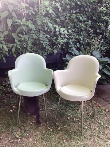Twee Italiaanse design stoelen Gogo Ziliani kuipstoel stoel beschikbaar voor biedingen
