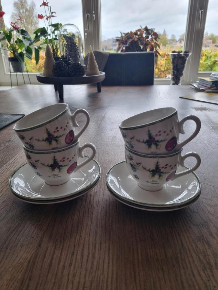 4 Kerst Kop en Schotels - Janneke Brinkman Salentijn, Huis en Inrichting, Keuken | Servies, Zo goed als nieuw, Kop(pen) en/of Schotel(s)