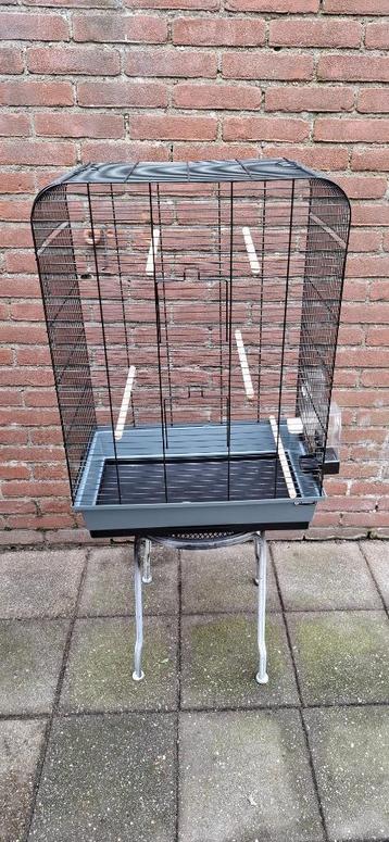 Vogelkooi beschikbaar voor biedingen