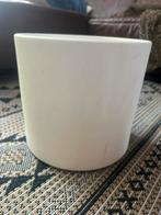 Witte plantenpot 26cm hoog 28 breed, Rond, Zo goed als nieuw, Minder dan 40 cm, Aardewerk