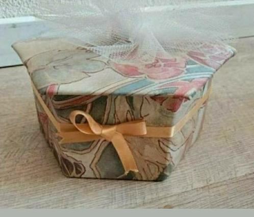 Floral Design,stof,doosje,Box,bruidsmeisje,bloem,kleuren, Antiek en Kunst, Curiosa en Brocante, Ophalen of Verzenden