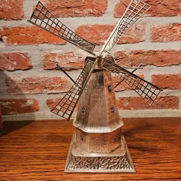 Zilveren molen met keurmerk beschikbaar voor biedingen