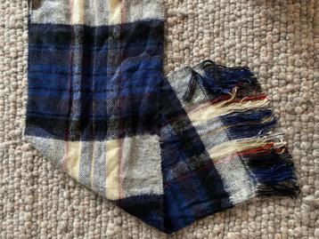 Super leuke klassieke geruite sjaal blauw wit hoofdkleuren beschikbaar voor biedingen