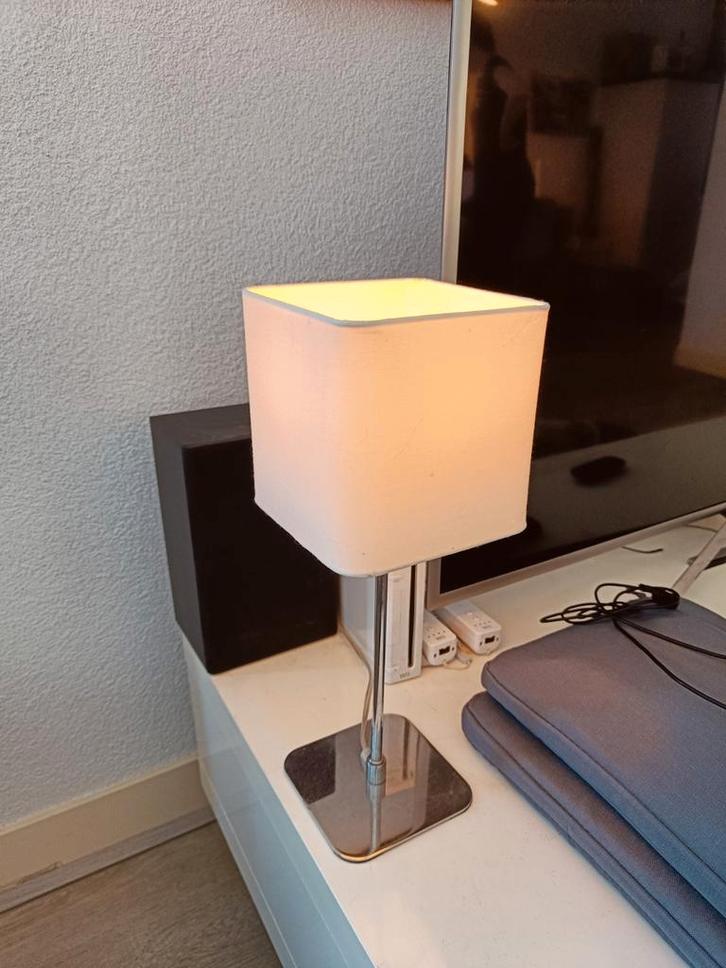 Moderne Tafellamp met Vierkante Kap, Huis en Inrichting, Lampen | Vloerlampen, Gebruikt, Minder dan 100 cm, Metaal, Stof, Ophalen