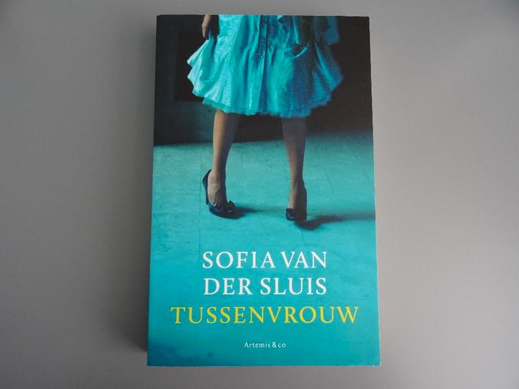 Sofia van der Sluis - Tussenvrouw, Boeken, Thrillers, Zo goed als nieuw, Ophalen of Verzenden