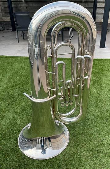 Yamaha YBB201 bas tuba met originele koffer beschikbaar voor biedingen