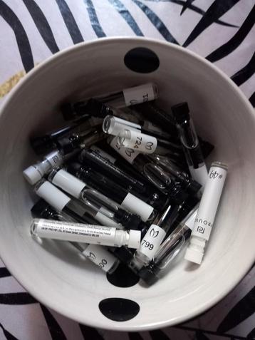 Samples geurtjes 2 ml heren dames  beschikbaar voor biedingen