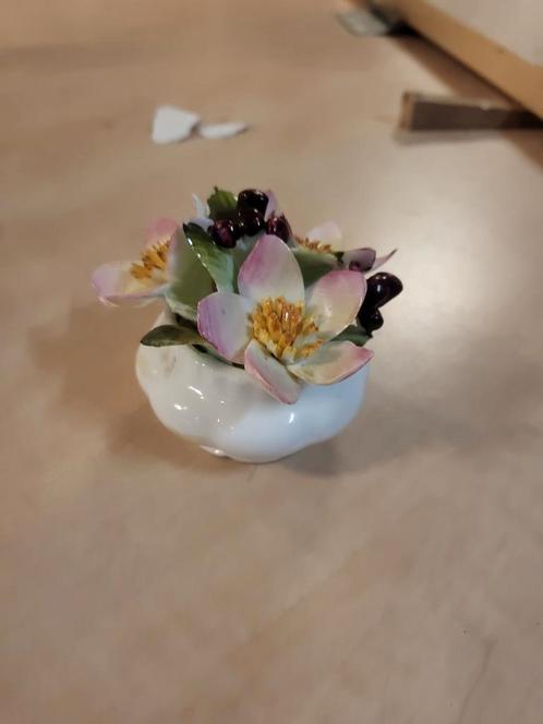 Royal Albert Christmas Rose Bloemstukje, Antiek en Kunst, Antiek | Porselein, Ophalen of Verzenden