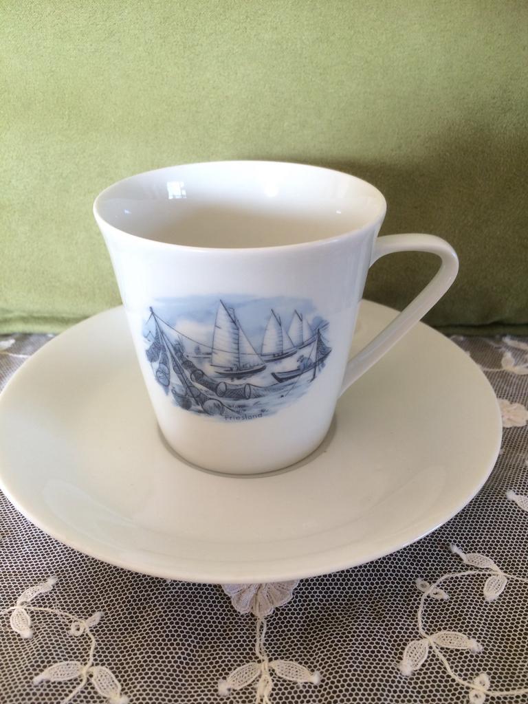 Kop en schotel Friesland (100218), Gebruikt, Ophalen of Verzenden, Overige stijlen, Kop(pen) en/of Schotel(s)