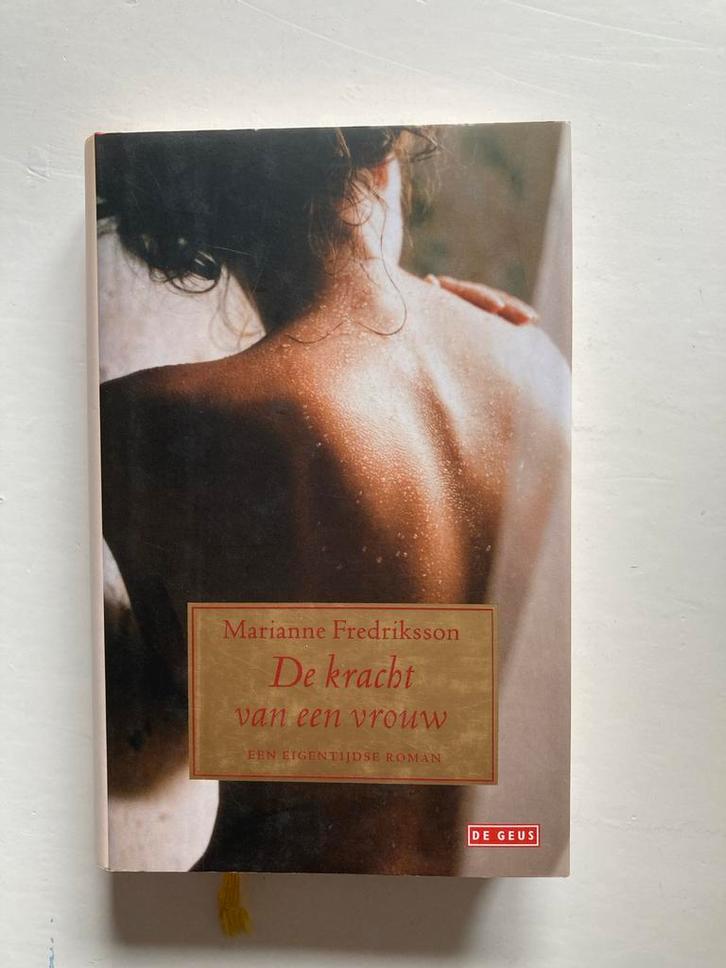 De kracht van een vrouw - Marianne Fredriksson, Boeken, Romans, Gelezen, Nederland, Ophalen of Verzenden