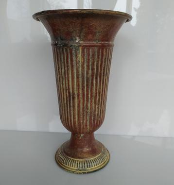 Oude Messing/Koper? Vaas Pot zo'n 27 cm hoog beschikbaar voor biedingen