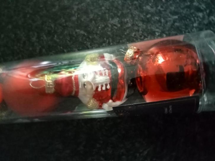 KERST: koker met 3 rode ballen 1kadootje en 1 notenkraker, Huis en Inrichting, Woonaccessoires | Overige, Nieuw, Ophalen of Verzenden