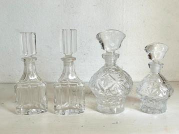 Vier vintage kristal geslepen parfumflessen beschikbaar voor biedingen