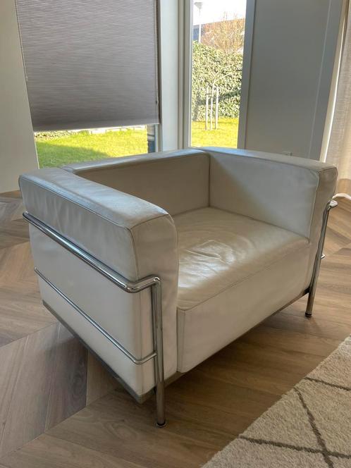 Le Corbusier LC3 replica - wit leer - in goede staat, Huis en Inrichting, Fauteuils, Gebruikt, Leer, 75 tot 100 cm, Minder dan 75 cm