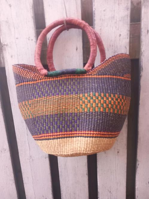Ghana # tulpmand#u-shopper#lederen handvat#uniek#geweven, Huis en Inrichting, Woonaccessoires | Schalen en Manden, Nieuw, Rond