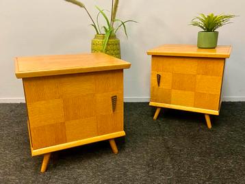 vintage nachtkastjes jaren 50/60 retro design kastje oak beschikbaar voor biedingen