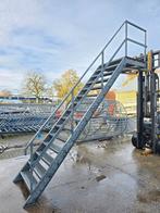 Stalen trap met bordes gegalv. Hoog 2,95 mtr. Nob173, Doe-het-zelf en Verbouw, Ladders en Trappen, Ophalen, Zo goed als nieuw
