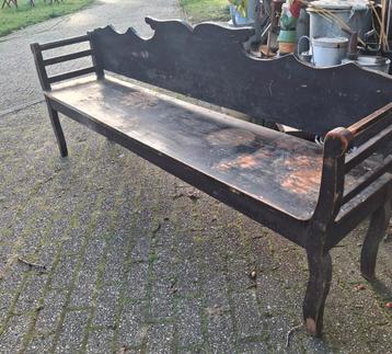 Prachtige oude bank beschikbaar voor biedingen