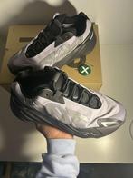 Yeezy 700 mvm, Overige kleuren, Ophalen of Verzenden, Adidas, Sneakers of Gympen