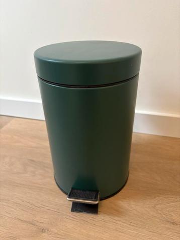 Afvalemmer/ pendaalemmer groen kela beschikbaar voor biedingen