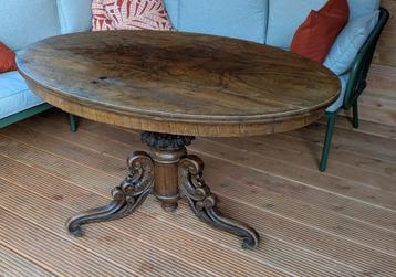 Noten (salon) tafel beschikbaar voor biedingen