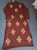 Bruine jurk met borduursel - Maat M, Maat 38/40 (M), Bruin, Ophalen of Verzenden, Knielengte