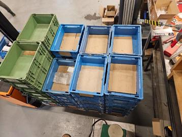 Kratten kunststof blauw beschikbaar voor biedingen