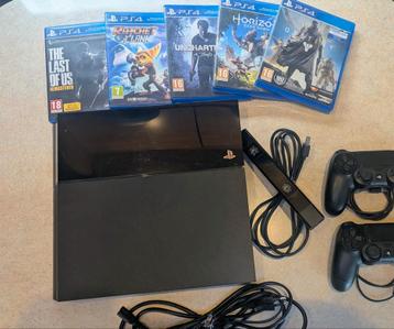 Complete PS4 + 2 controllers en 5 games +camera beschikbaar voor biedingen