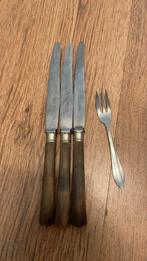 Set van drie messen, Ophalen