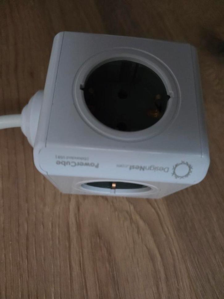 PowerCube met USB - Zo goed als nieuw!, Computers en Software, Pc- en Netwerkkabels, Zo goed als nieuw, Ophalen of Verzenden