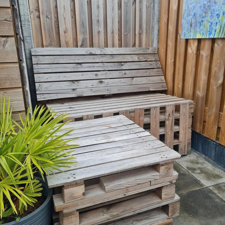 Palletbank met bijzettafel - Zelfgemaakt, Tuin en Terras, Tuinbanken, Gebruikt, Hout, Ophalen of Verzenden
