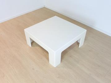 vintage salontafel beschikbaar voor biedingen