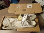 Nieuw/ongedragen -- Yeezy 350 Boost V2 Light 44 2/3, Wit, Nieuw, Ophalen of Verzenden, Sneakers of Gympen