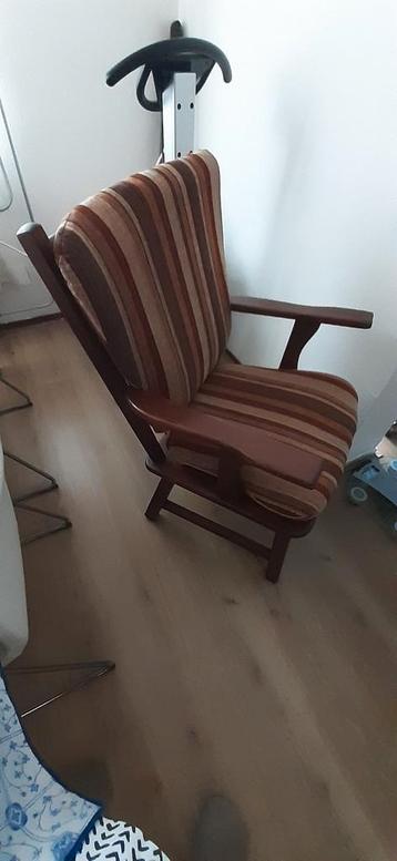 Vintage Stevige Stoel beschikbaar voor biedingen