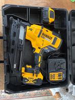 Z.g.a.n. De Walt tacker 18v met 2 accu’s, Ophalen of Verzenden, Zo goed als nieuw