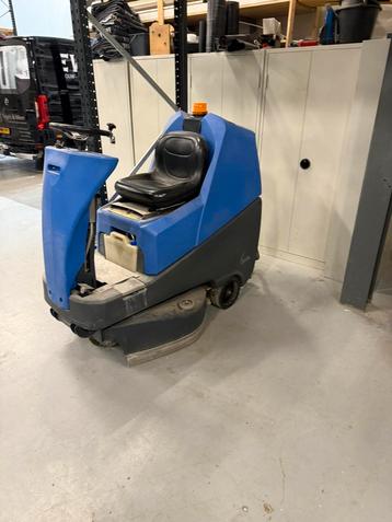 Numatic schrob ziigmachine beschikbaar voor biedingen