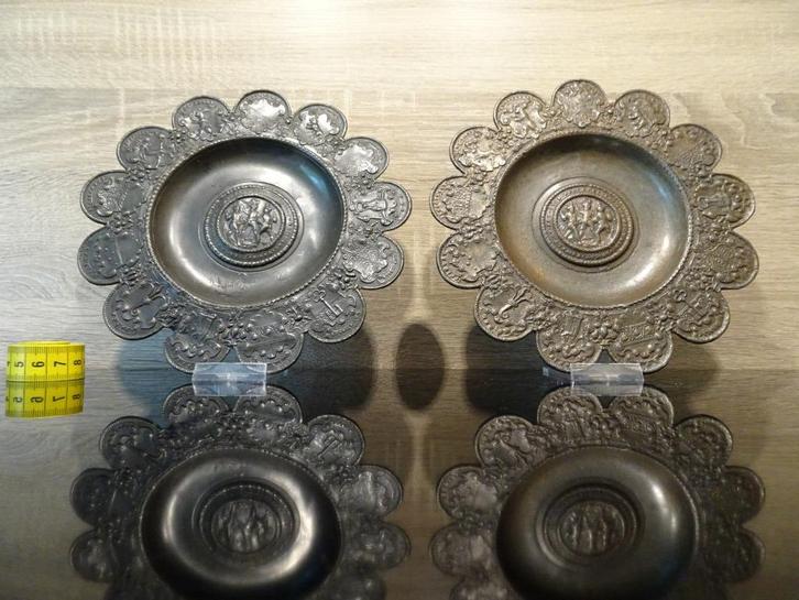 Antiek tinnen bordje plus een later exemplaar, Antiek en Kunst, Antiek | Tin, Ophalen