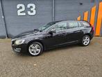 Volvo V60 D6 Twin Engine 288pk  AWD Plug In Hybrid n.a.p !!!, Auto's, Automaat, 1800 kg, Zwart, USB