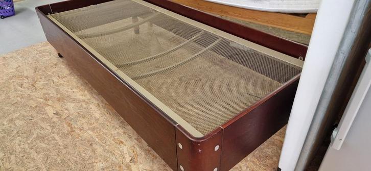 Auping auronde senioren bed met hoge kersen rood, Huis en Inrichting, Slaapkamer | Bedden, Zo goed als nieuw, Eenpersoons, 90 cm