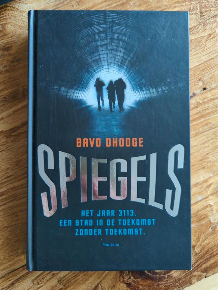 Spiegels - Bavo Dhooge, Boeken, Kinderboeken | Jeugd | 13 jaar en ouder, Zo goed als nieuw, Fictie, Ophalen of Verzenden