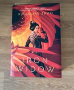 Boek hardcover iron widow fantasy young adult ya Engels, Ophalen of Verzenden, Zo goed als nieuw