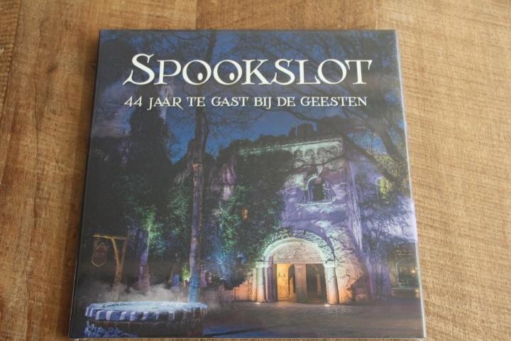 efteling pin  spookslot boek, Verzamelen, Efteling, Nieuw, Button of Speldje, Ophalen of Verzenden