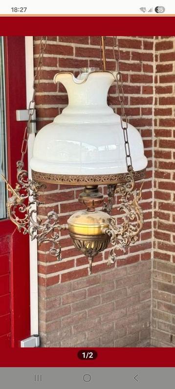 Antieke Hanglamp met Melkglas Kap beschikbaar voor biedingen